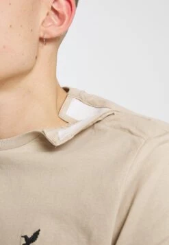 Pier One T-Shirt Basic - Beige 19 Pier One T-Shirt Basic - Beige -Pier One 01a5256d864f4fae858fb8661396924c