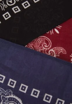 Pier One Unisex - Halsdoek - Black/Blue/Red 7 Pier One Unisex - Halsdoek - Black/Blue/Red -Pier One 0763f35dd2c146798be05cd7a75fd0e6