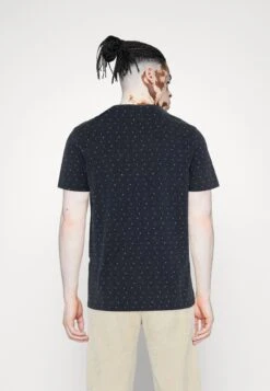 Pier One 5 Pack - T-Shirt Basic - Dark Blue/White/Red 14 Pier One 5 Pack - T-Shirt Basic - Dark Blue/White/Red -Pier One 295c2df551ed43f6a208a62db37e5d5f