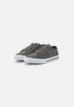 Pier One Unisex - Sneakers Laag - Grey 9 Pier One Unisex - Sneakers Laag - Grey -Pier One 32bf3a0f84cd47299a637473f083a8ef