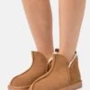 Pier One Leather- Pantoffels - Cognac -Pier One 6eff35c3cb7e4f93bb4d99616e30a8c3