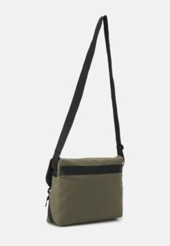 Pier One Schoudertas - Olive 7 Pier One Schoudertas - Olive -Pier One 8ad418b21f864308806e377e69579260