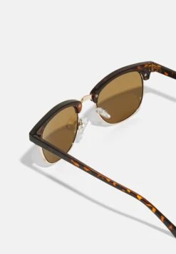 Pier One 2 Pack - Zonnebril - Brown/Black -Pier One fcb1995462df4757ae10726ef65729e3